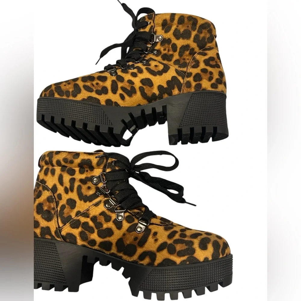 Platform Leopard Print Ankle Boots with Black Laces Size 8